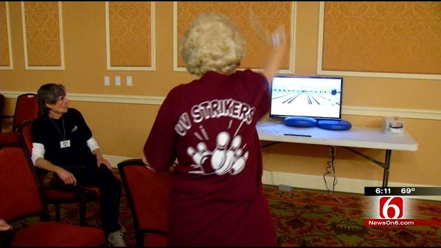 Tulsa Seniors Compete In Wii Bowling League