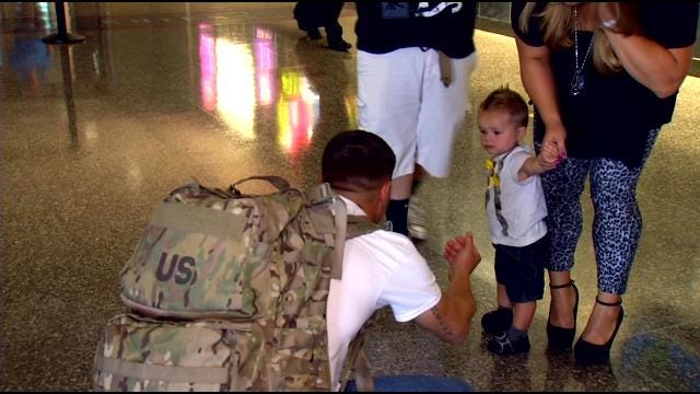 Army Specialist Welcomed Home At Tulsa Airport