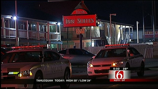 Woman Robs Man, Shoots Him In The Leg At Tulsa Hotel