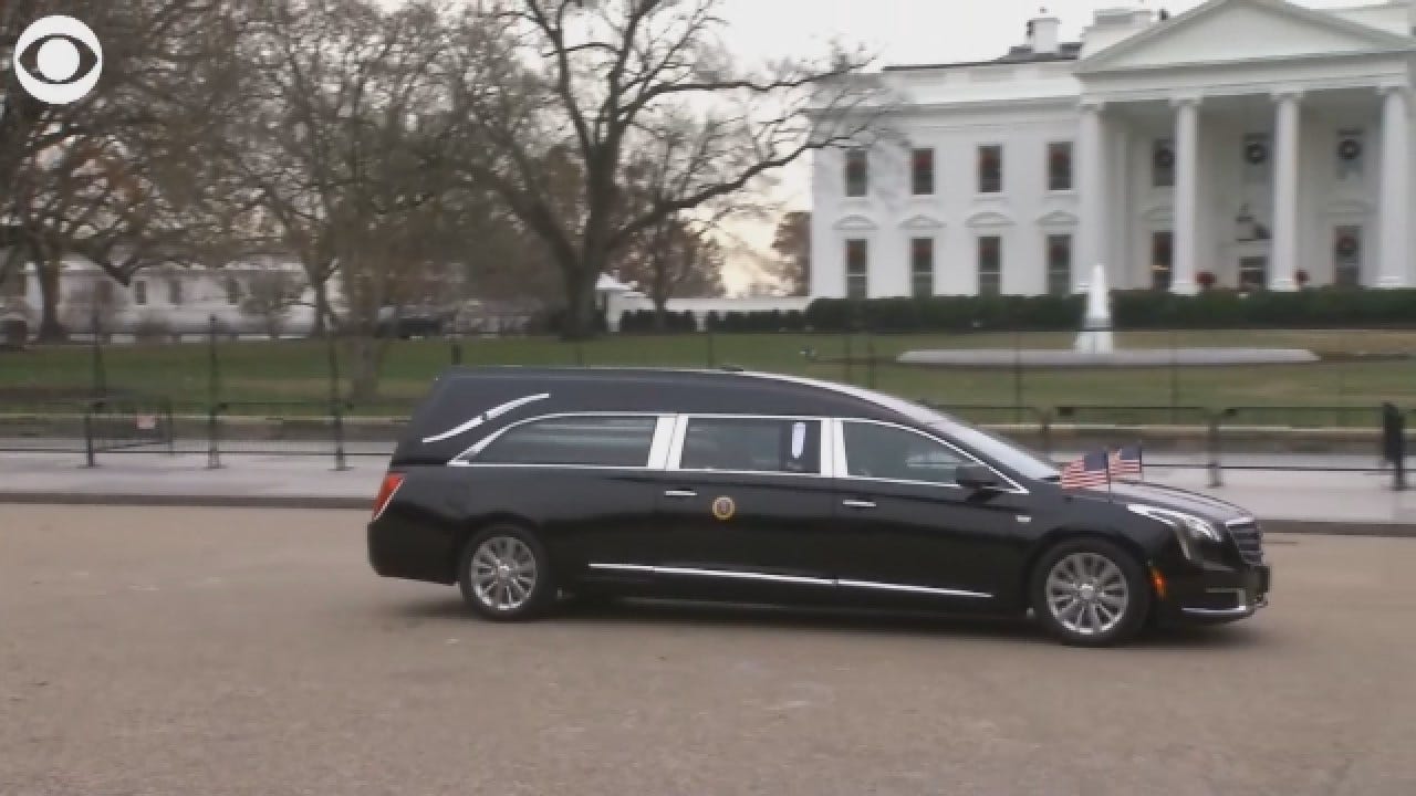 President George HW Bush's Motorcade Passes The White House