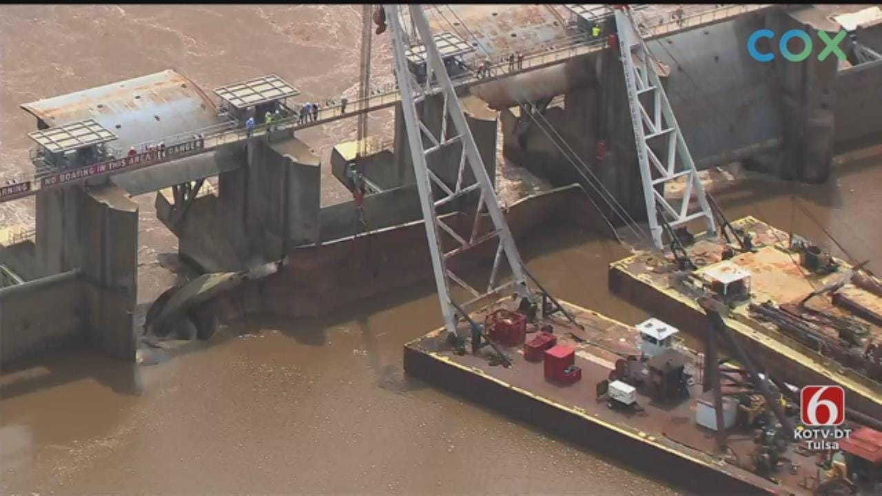 WATCH: Crews Work To Remove Barges Stuck In Webbers Falls Dam