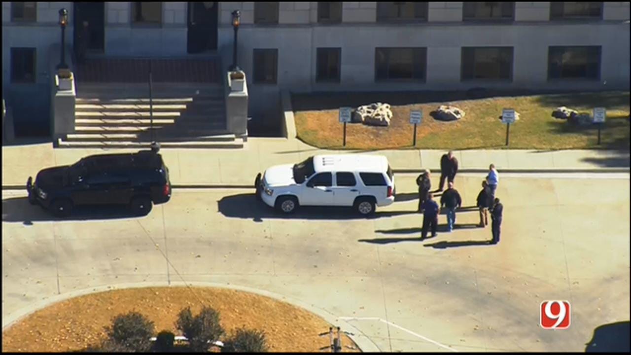 WEB EXTRA: SkyNews 9 Flies Over Bomb Threat Investigation At Kay County Courthouse