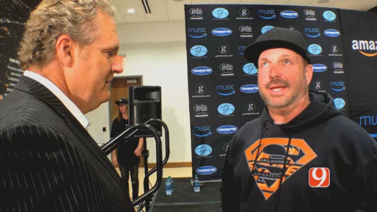KELLY GOES 1 ON 1 WITH GARTH BROOKS.wmv