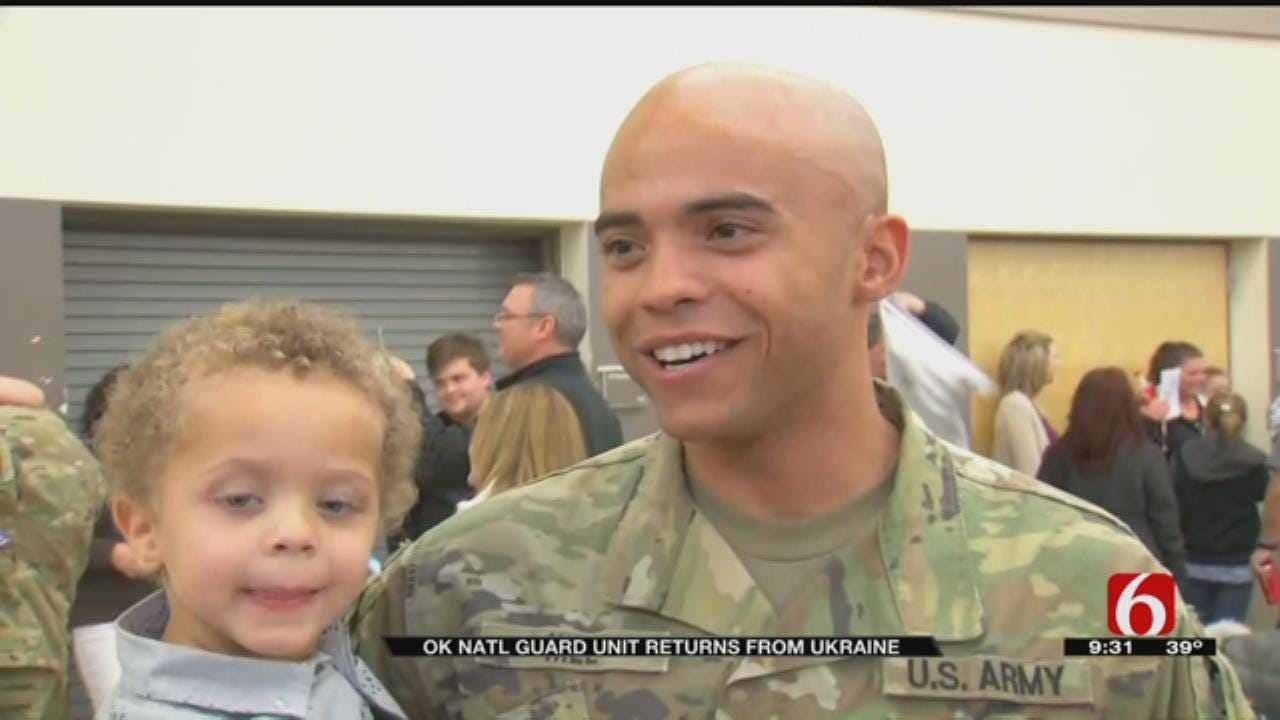 Soldier Surprises Kids Day Before Thanksgiving