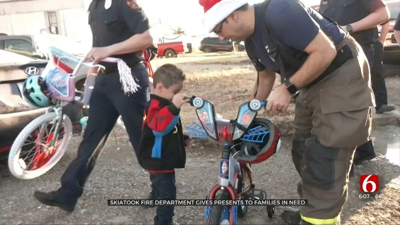 Skiatook Fire Department Gives Presents To Families In Need
