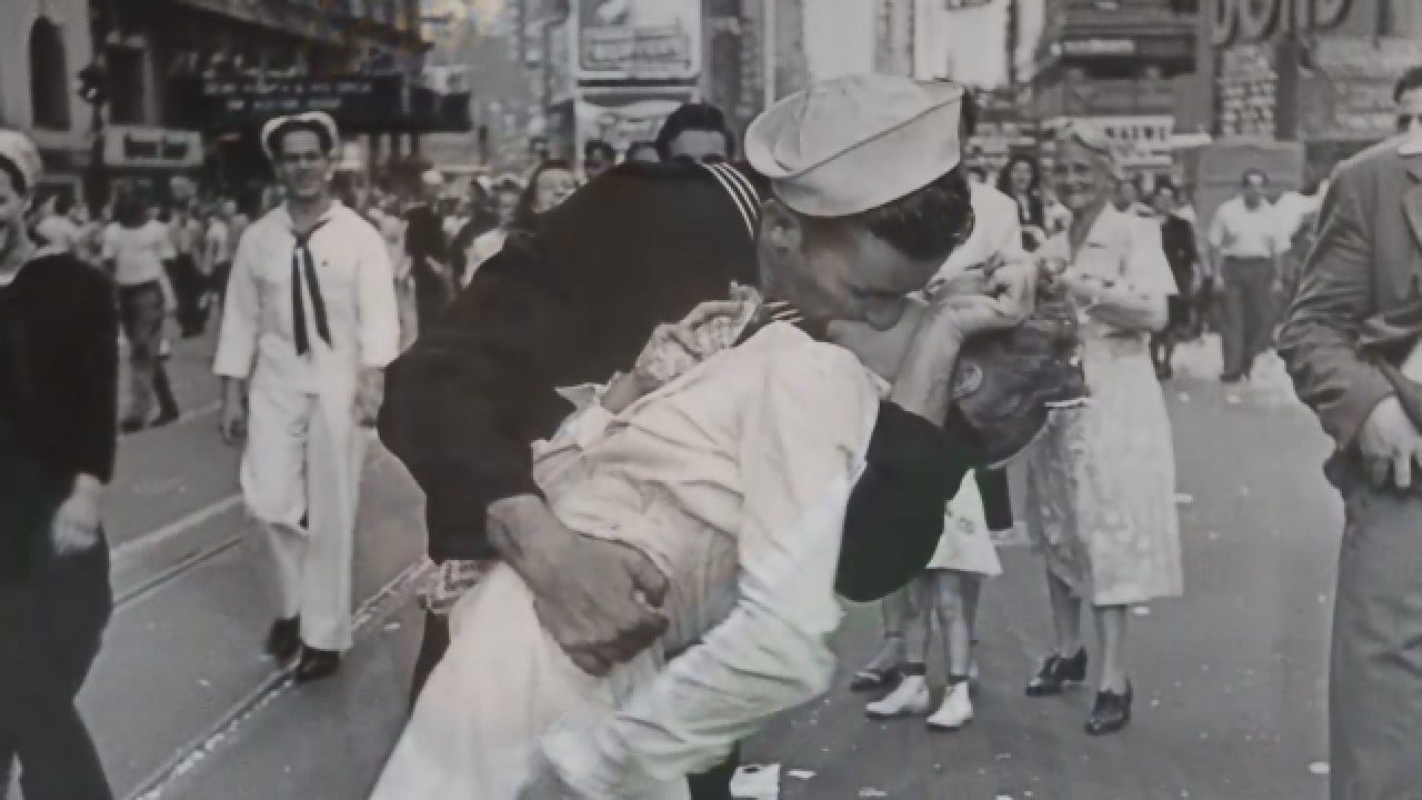 George Mendonsa, Sailor Kissing Woman In Iconic V-J Day Photo, Dies
