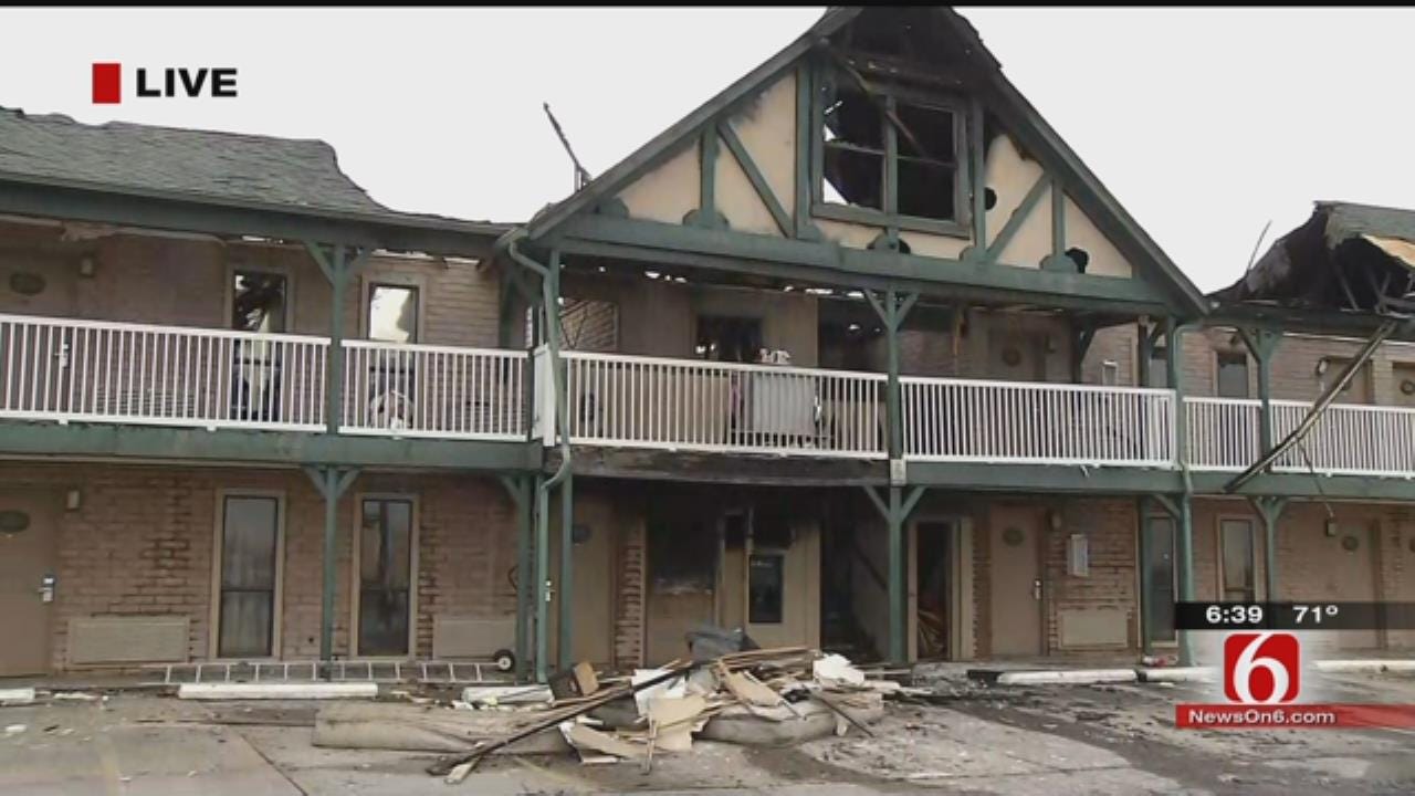 Tulsa Firefighters Battle 20-Unit Fire At Tulsa Inn