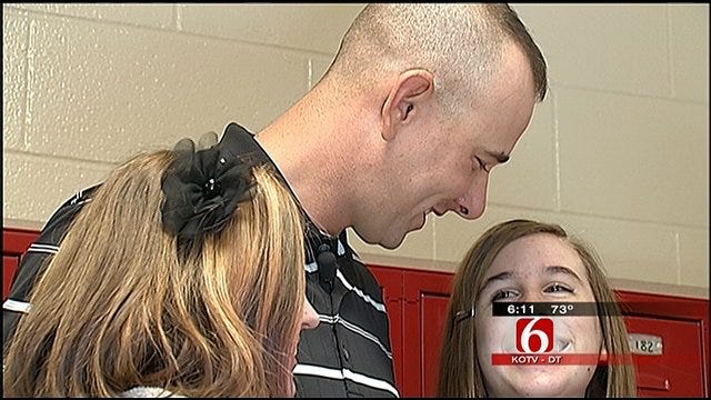 Broken Arrow Soldier On Leave From Afghanistan Surprises Two Daughters