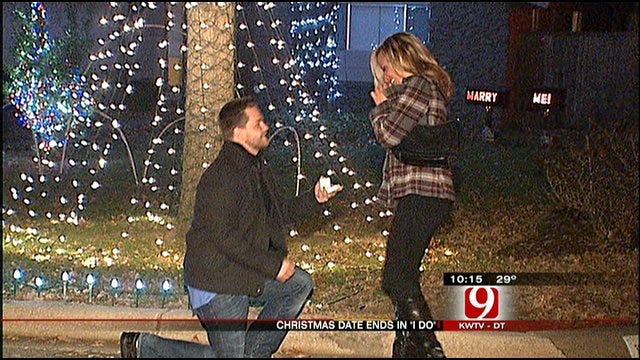 Oklahoma City Man Says 'Marry Me' With Christmas Lights