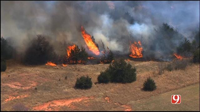 WEB EXTRA: Bob Mills SkyNews 9 HD Flies Over Luther Grass Fire