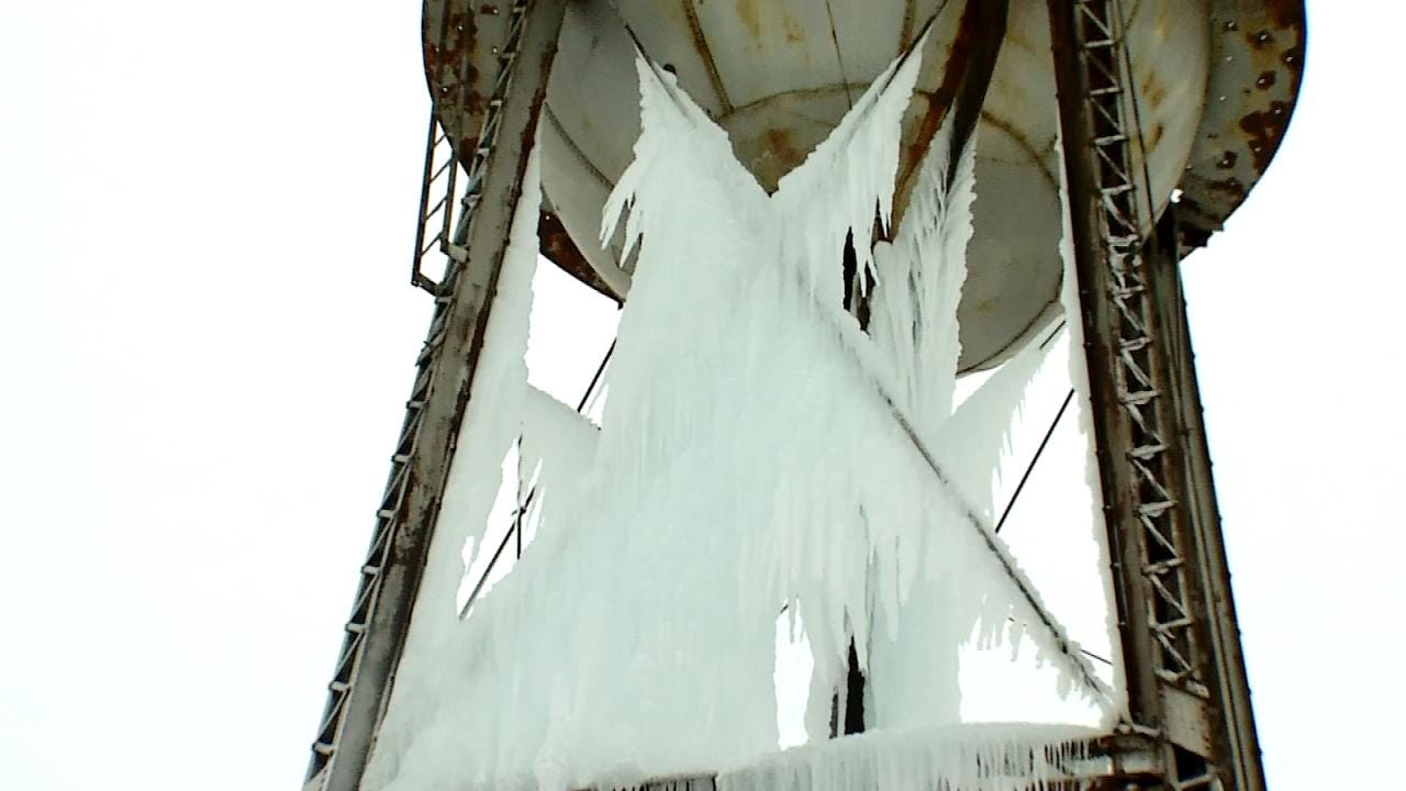 Maud's 90-Year-Old Water Tower Leaks, Freezes During Cold Snap