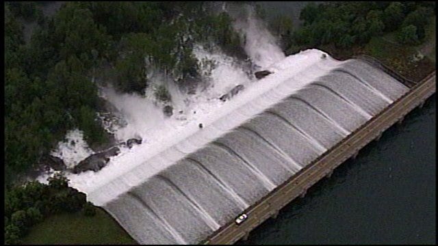 WEB EXTRA: Lake Tenkiller Dam And Spillway From SkyNews6