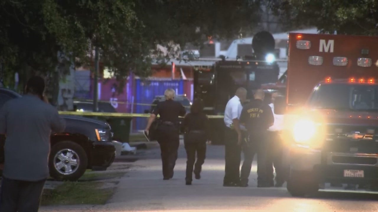 4 Houston Police Officers Wounded By Gunfire; 1 Injured