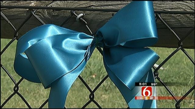 Tulsa Neighborhood Honors Shooting Victim With Teal Ribbons