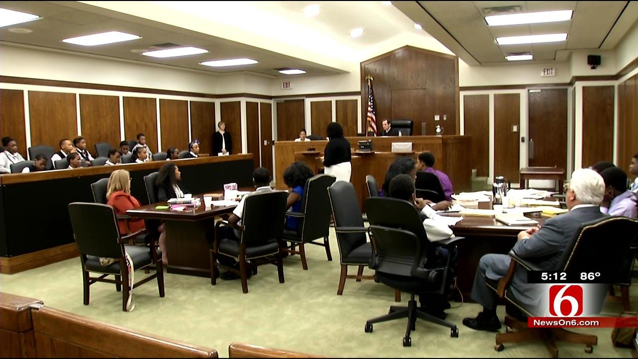 Tulsa 8th Graders Take Part In Mock Trial At Federal Courthouse