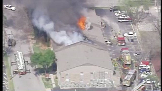 WEB EXTRA: SkyNews6 Flies Over Tulsa Apartment Fire