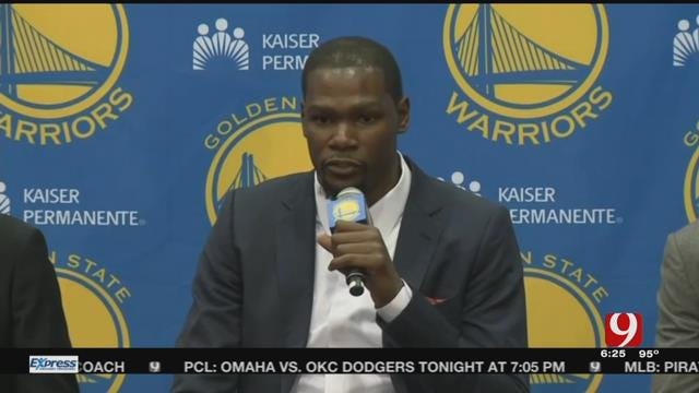 Kevin Durant Officially Signs With the Warriors