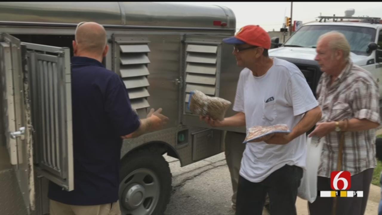 Animal Welfare Food Trucks Help Tulsans In Need Feed Hungry Pets