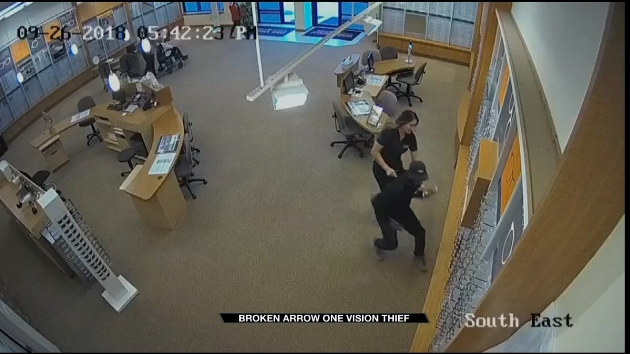 BA Eye Clinic Workers Seen In Video Trying To Stop Thief