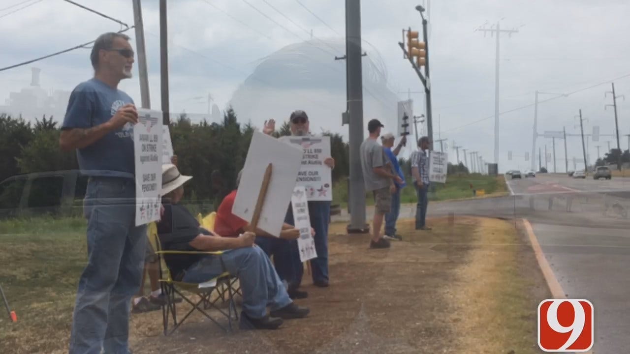 WEB EXTRA: Tinker AFB Workers Enter Fourth Week Of Strike
