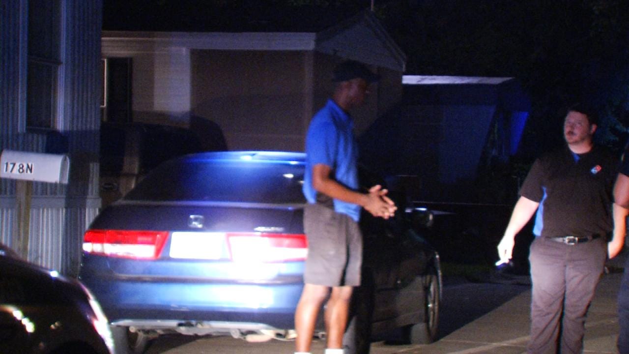 WEB EXTRA: Mazzio's Delivery Driver Helps Out Domino's Driver Robbed In Tulsa