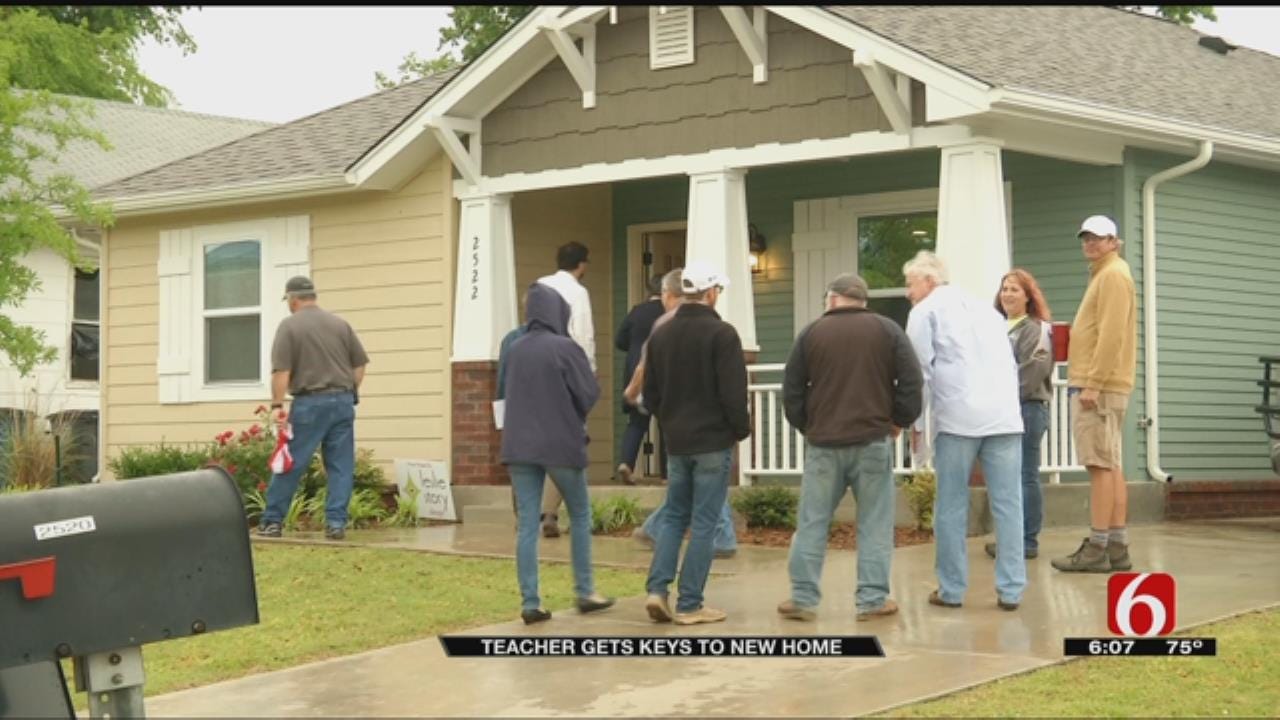 Tulsa Teacher Presented With New Home From Habitat For Humanity
