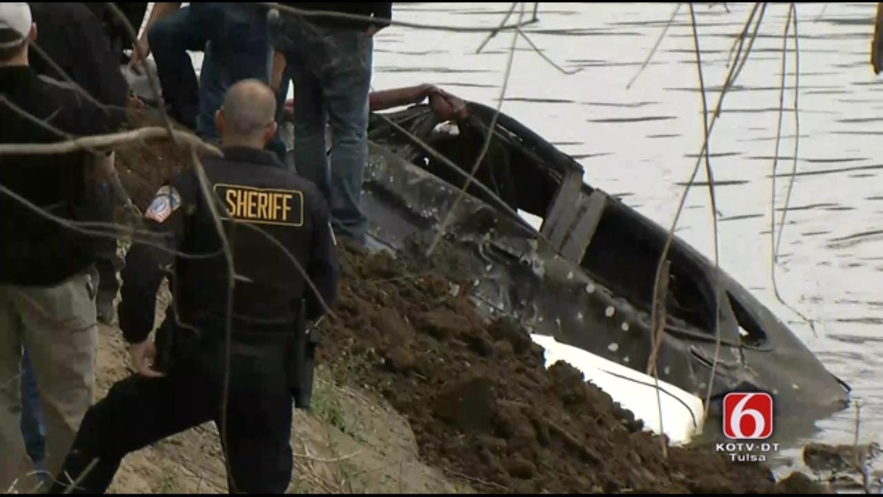 WEB EXTRA: Crews Recover Vehicle From Verdigris River