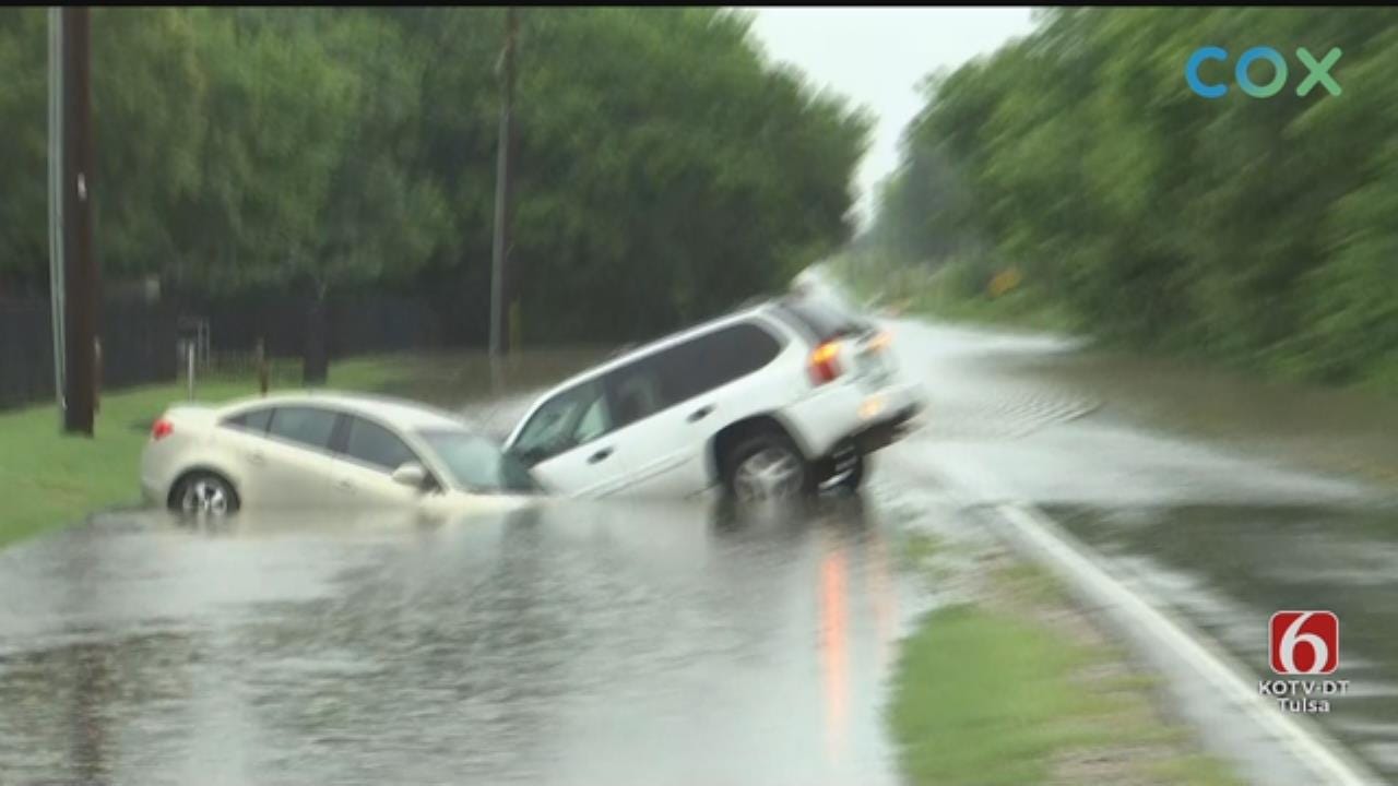 WATCH: Two Cars End Up In Ditch During Flash Flooding In Tulsa