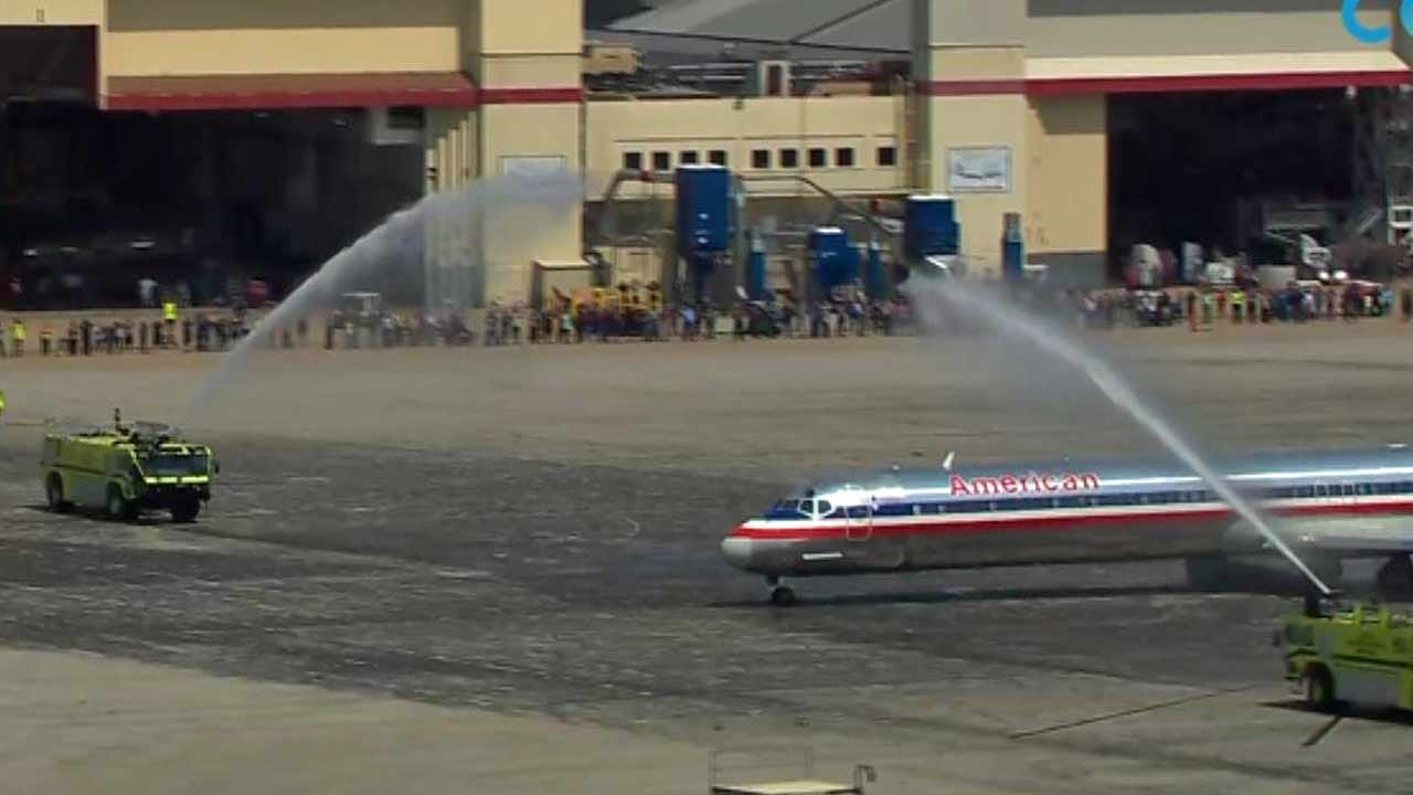 WATCH: American Airlines Retires Last MD-80 Aircraft