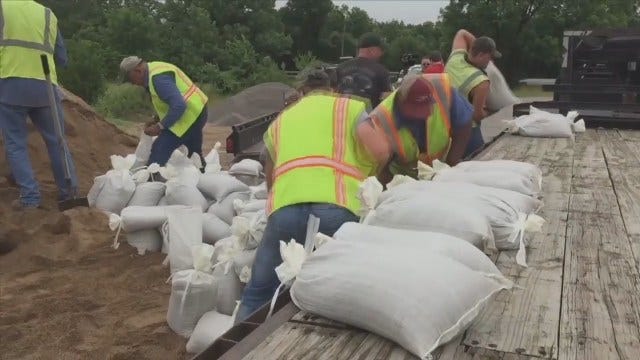 WEB EXTRA: Workers In Okmulgee County Filling And Loading Sand Bags