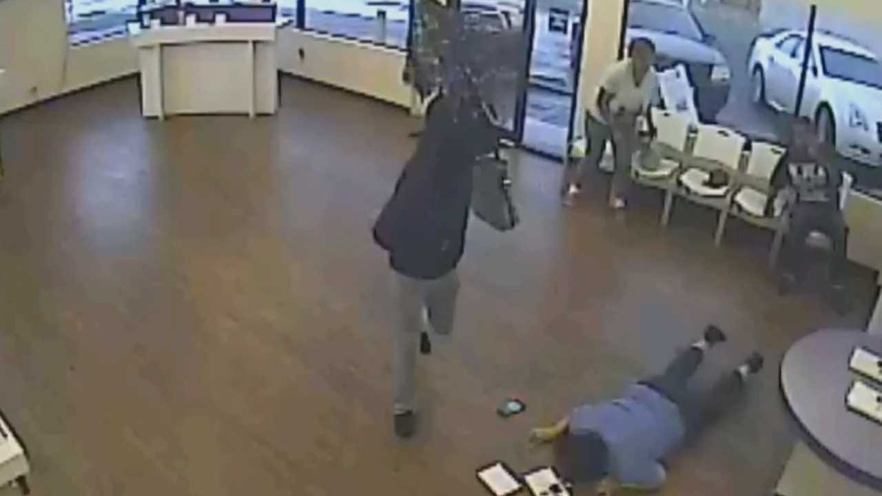 Cell Phone Store Victimized By Umbrella, Purse-Toting Robber