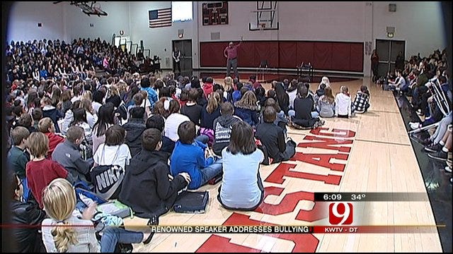 National Speaker Talks To Kids In Mustang About Bullying
