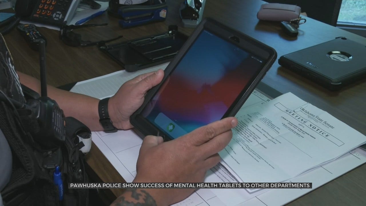 Pawhuska Police Present Success With Tablets For Mental Health To State Capitol
