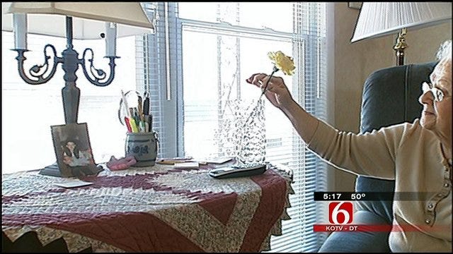 Oklahoma Man Passes Out Flowers For Widows