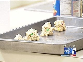 Oklahoma Soldier's Fiancée Bakes Cookies For Unit Returning Home
