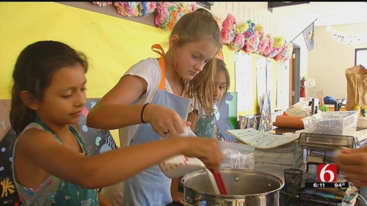 Tulsa Global Gardens Kids Turn Berries To Ice Cream