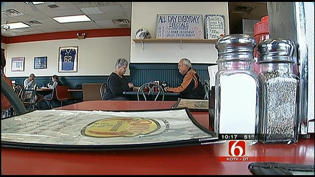 Tulsa Waitress Gives Stranger With 'Death Sentence' Kidney