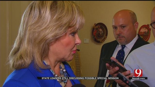 State Leaders, Governor Meet To Discuss Possible Special Session