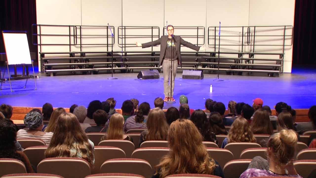 Enthusiastic Students Learn From 'Pitch Perfect' Musical Director In Tulsa