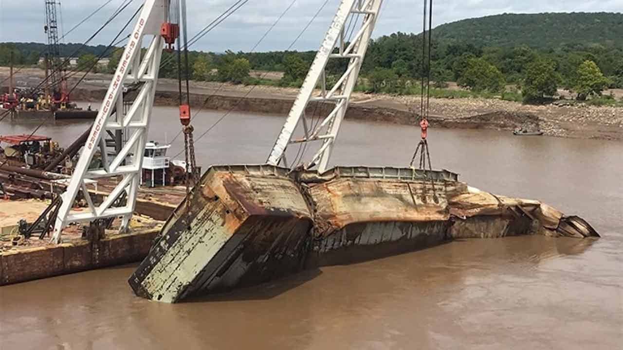 Crews Free 1 of 2 Barges Stuck In Webbers Falls Dam