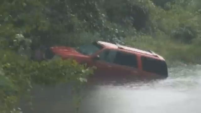 WEB EXTRA: Video Of Flooded SUV At Sahoma Lake Road And Line Street In Sapulpa