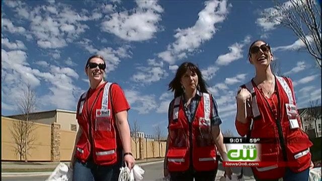 Red Cross Volunteers Help TU Students Prepare for Storm Season